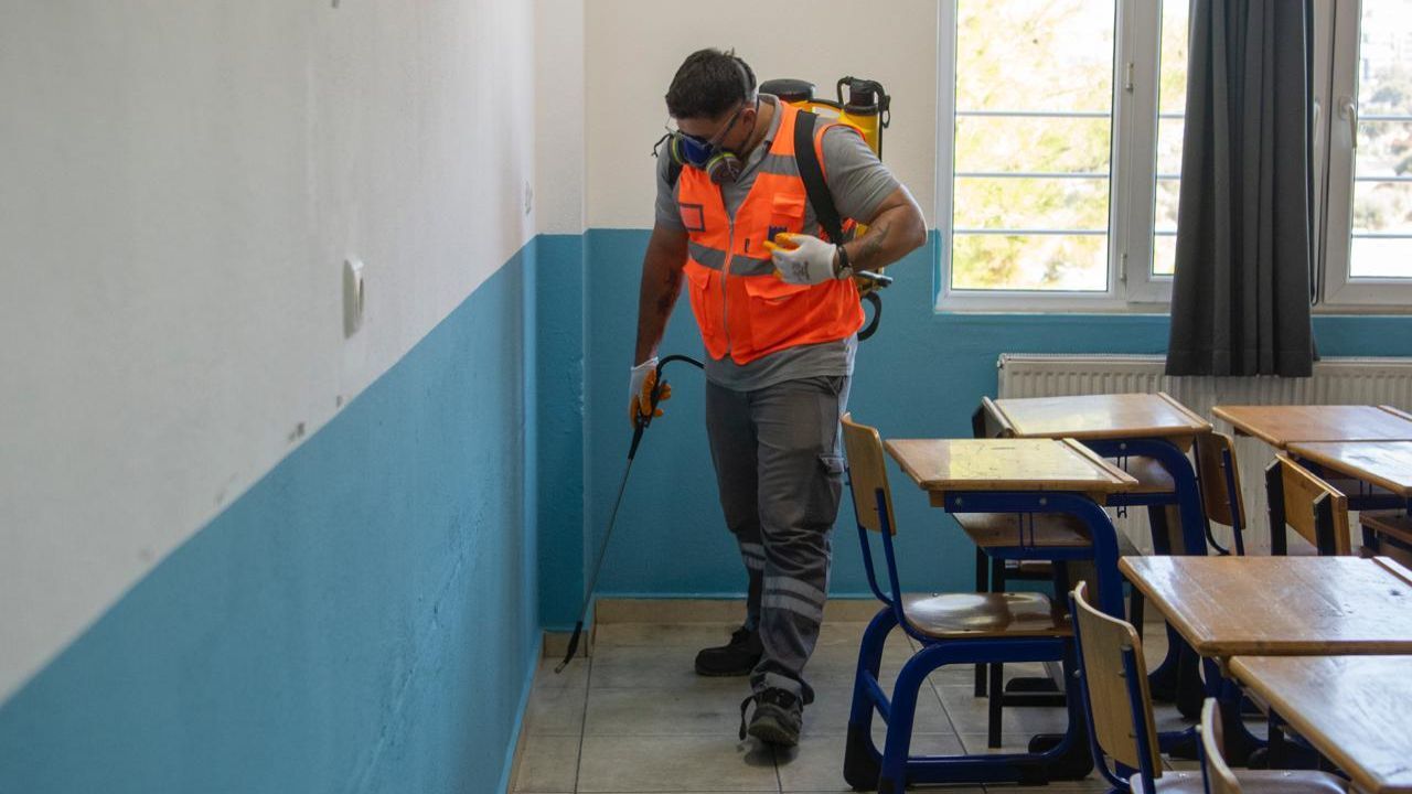 Kuşadası’nda Okullar Açılmadan Önce Ekipler Harekete Geçti 3