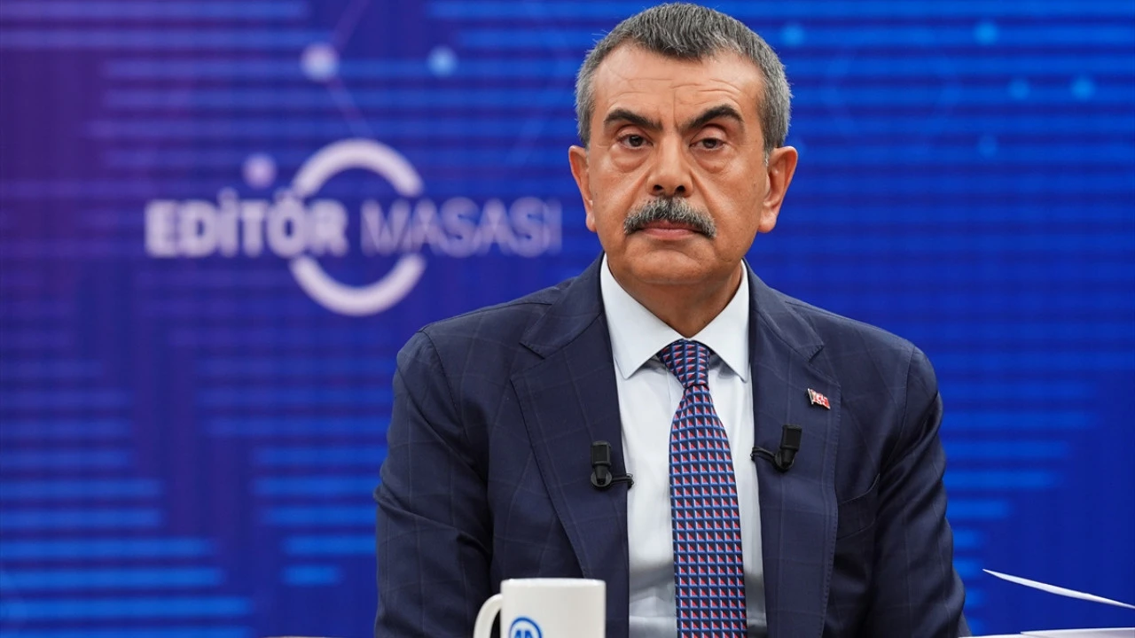 Milli Eğitim Bakanı Yusuf Tekin açıkladı: Ara tatil kalkıyor mu?