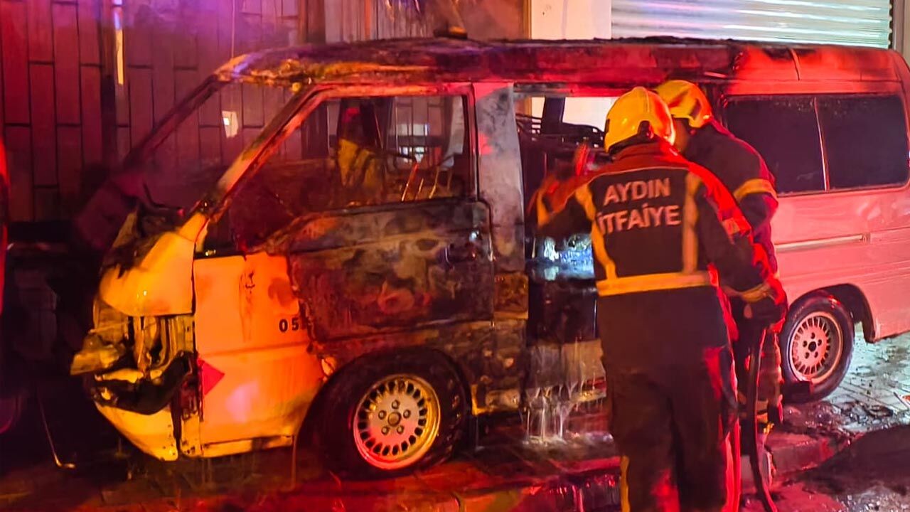 Nazilli’de korkutan yangın! Minibüs alevlere teslim oldu