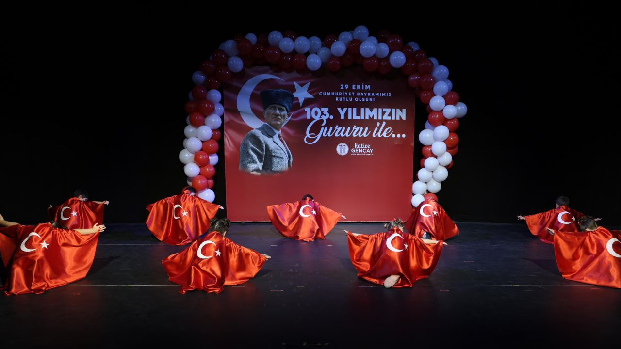 Didim’de Miniklerin Cumhuriyet Coşkusu2