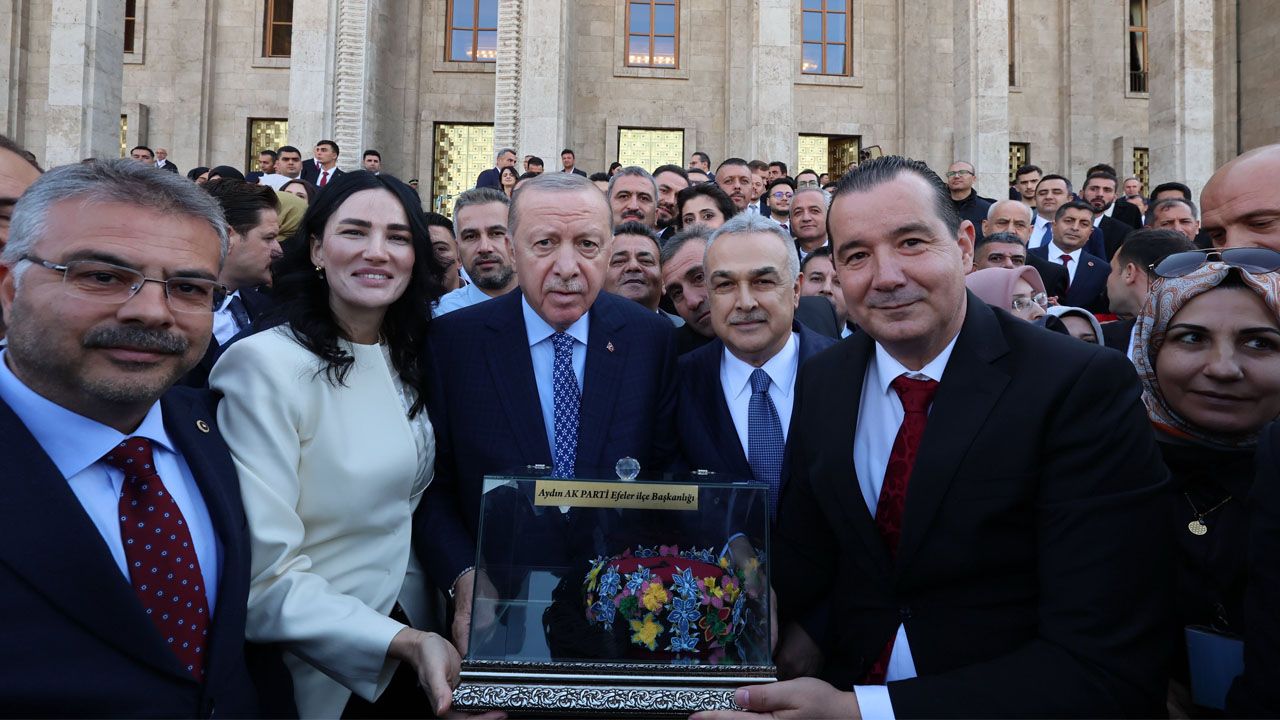 Aydın’dan Erdoğan’a Efe Fesi hediyesi!