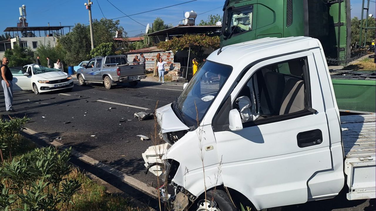 Kamyonet karşı şeride geçti, otomobile çarptı: 1 ölü, 2 yaralı