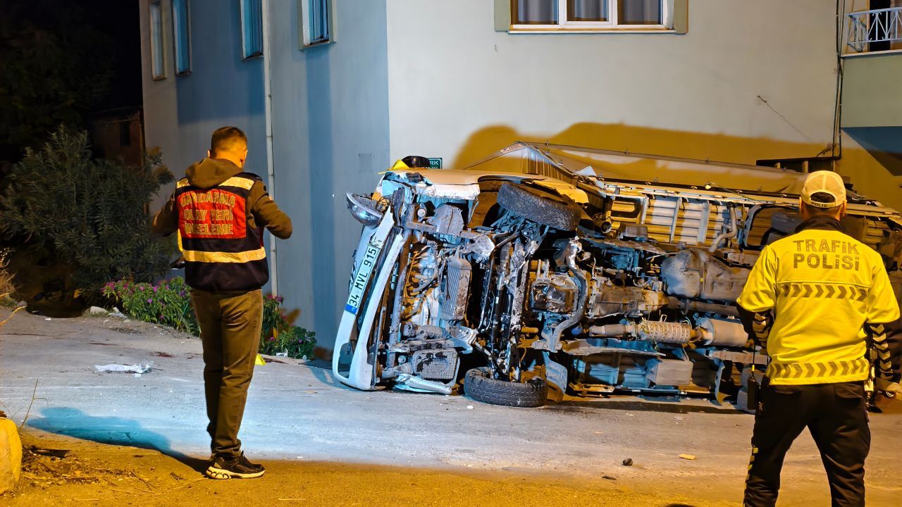 Kamyonetten Firlayan Sürücü Öldü 2