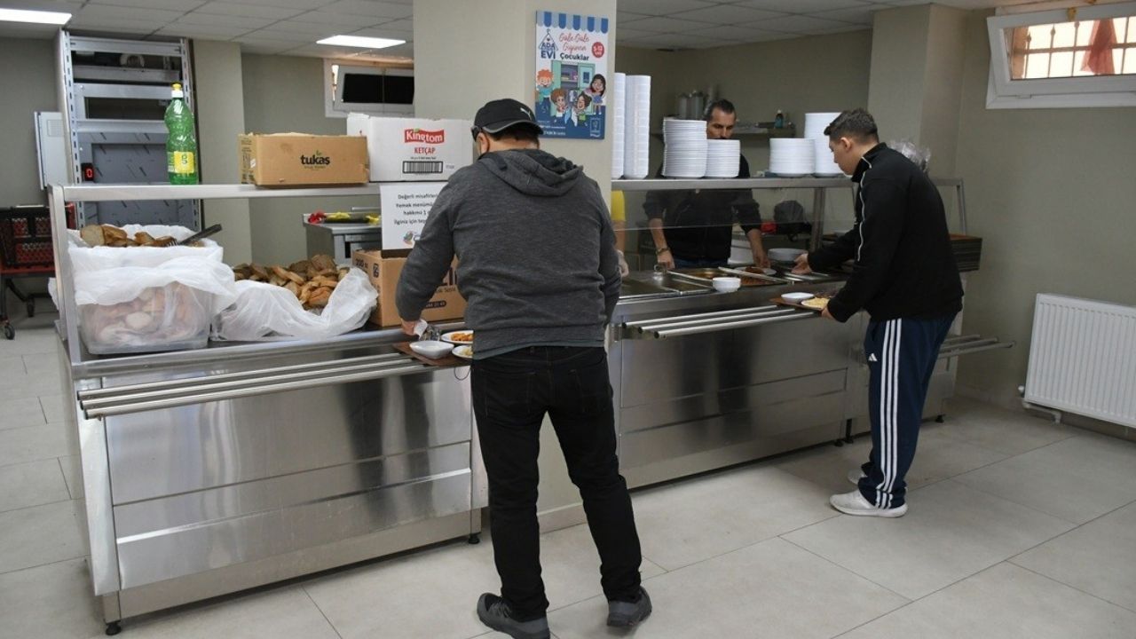 Kuşadası Kent Lokantası’na Yoğun Ilgi