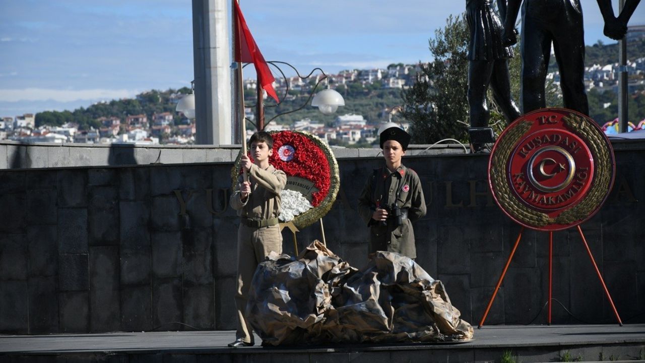 Kuşadası’nda 29 Ekim’e Damga Vuran Gösteri 3