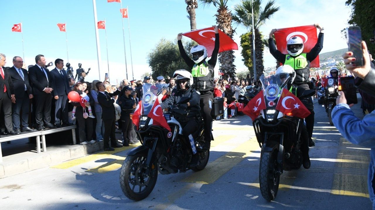 Kuşadası’nda 29 Ekim’e Damga Vuran Gösteri 4