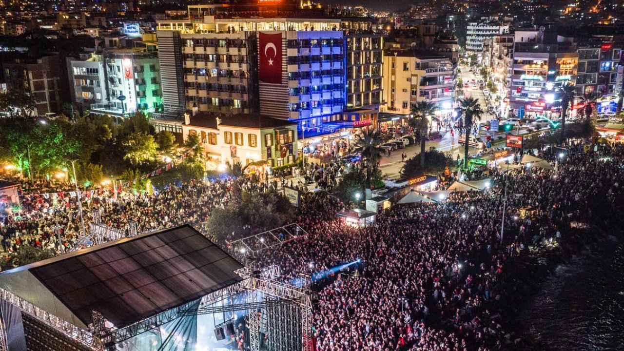 Kuşadası’nda Unutulmaz Cumhuriyet Gecesi2