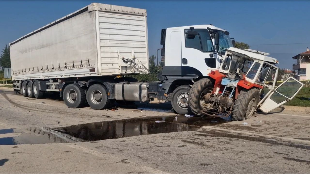 Tır ile traktör çarpıştı: 2 kişi öldü
