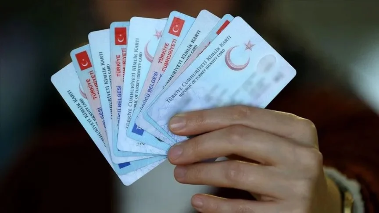 Vatandaşlara çipli kimlik kartı uyarısı